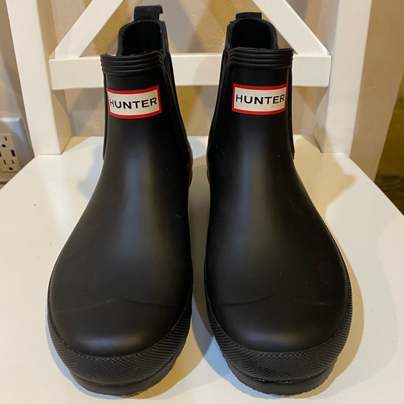 Authentic Hunter womens Chelsea boot. Worn once. Black rubber size 38. - Picture 1 of 8
